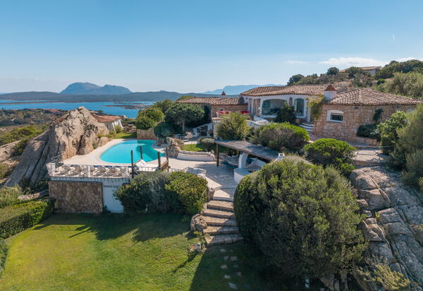 Villa Maestosa: all'aperto, Benessere, Estate, Esterni, Giardino, Piscina, Primavera, Servizi