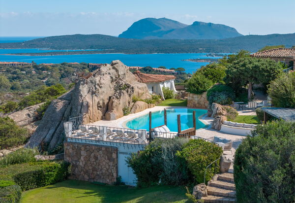 Villa Maestosa: all'aperto, Benessere, Estate, Esterni, Giardino, Piscina, Primavera, Servizi