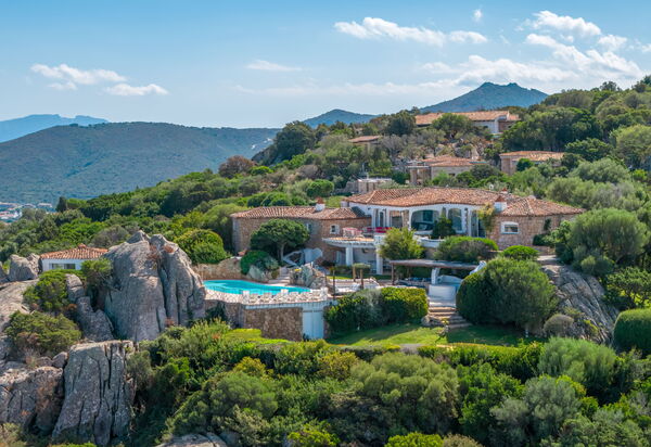 Villa Maestosa: all'aperto, Benessere, Estate, Esterni, Giardino, Piscina, Primavera, Servizi