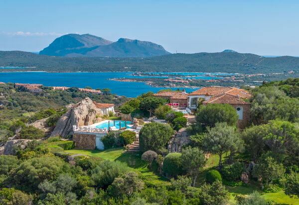 Villa Maestosa: all'aperto, Benessere, Estate, Esterni, Giardino, Piscina, Primavera, Servizi