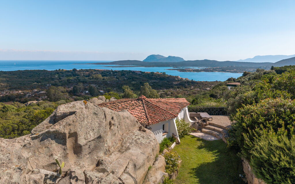 Villa Maestosa: all'aperto, Benessere, Estate, Esterni, Giardino, Piscina, Primavera, Servizi