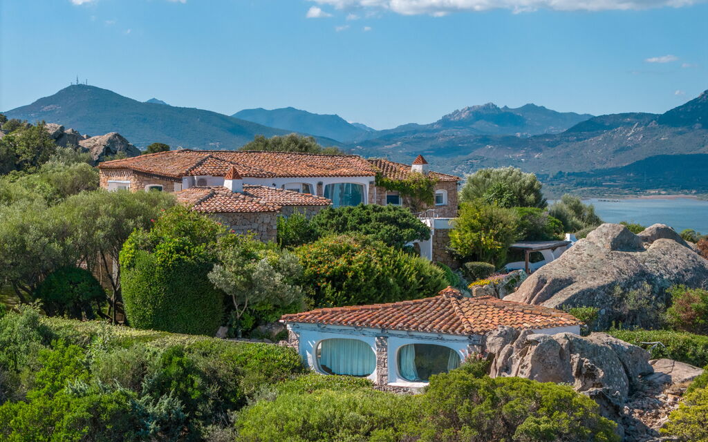 Villa Maestosa: all'aperto, Benessere, Estate, Esterni, Giardino, Piscina, Primavera, Servizi