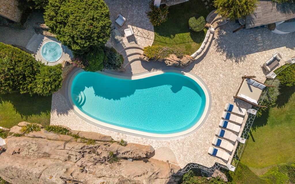 Villa Maestosa: all'aperto, Benessere, Estate, Esterni, Giardino, Piscina, Primavera, Servizi