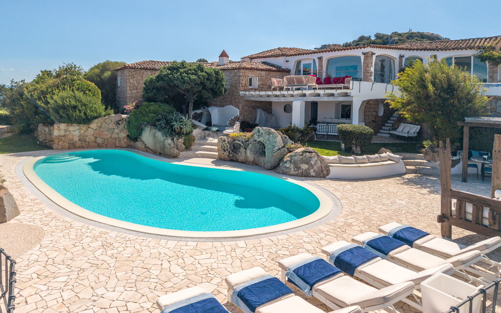Villa Maestosa: all'aperto, Benessere, Estate, Esterni, Giardino, Piscina, Primavera, Servizi