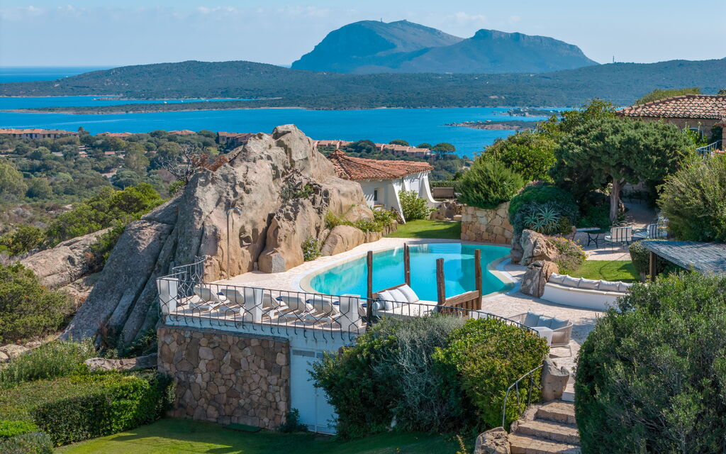 Villa Maestosa: all'aperto, Benessere, Estate, Esterni, Giardino, Piscina, Primavera, Servizi