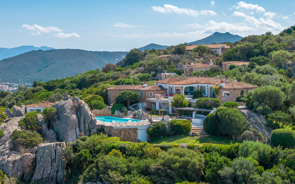 Villa Maestosa: all'aperto, Benessere, Estate, Esterni, Giardino, Piscina, Primavera, Servizi