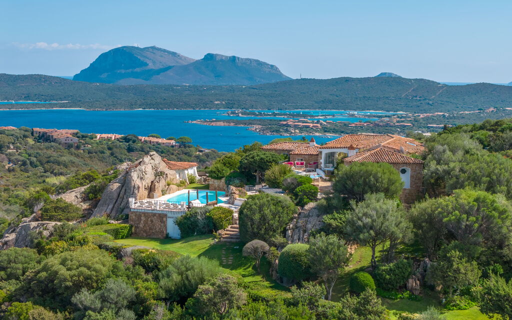 Villa Maestosa: all'aperto, Benessere, Estate, Esterni, Giardino, Piscina, Primavera, Servizi