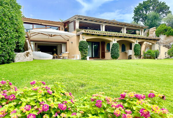 Villa Terry: Attività, Balcone / Terrazza / Patio, Caratteristiche, Cucina, Entrata Principale, Estate, Esterni, Piscina, Primavera