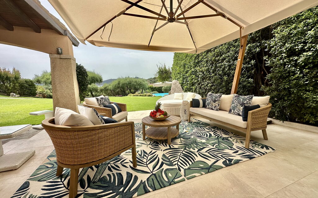 Villa Terry: Activities, Amenities, Balcony / Terrace / Patio, Building Exterior, Kitchen, Main Entrance, Pool, Spring, Summer