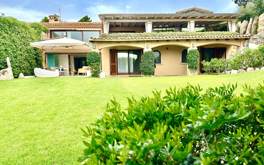 Villa Terry: Activities, Amenities, Balcony / Terrace / Patio, Building Exterior, Kitchen, Main Entrance, Pool, Spring, Summer
