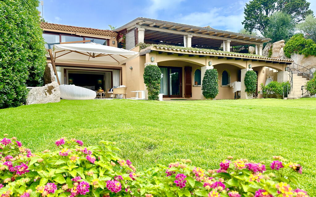 Villa Terry: Activities, Amenities, Balcony / Terrace / Patio, Building Exterior, Kitchen, Main Entrance, Pool, Spring, Summer