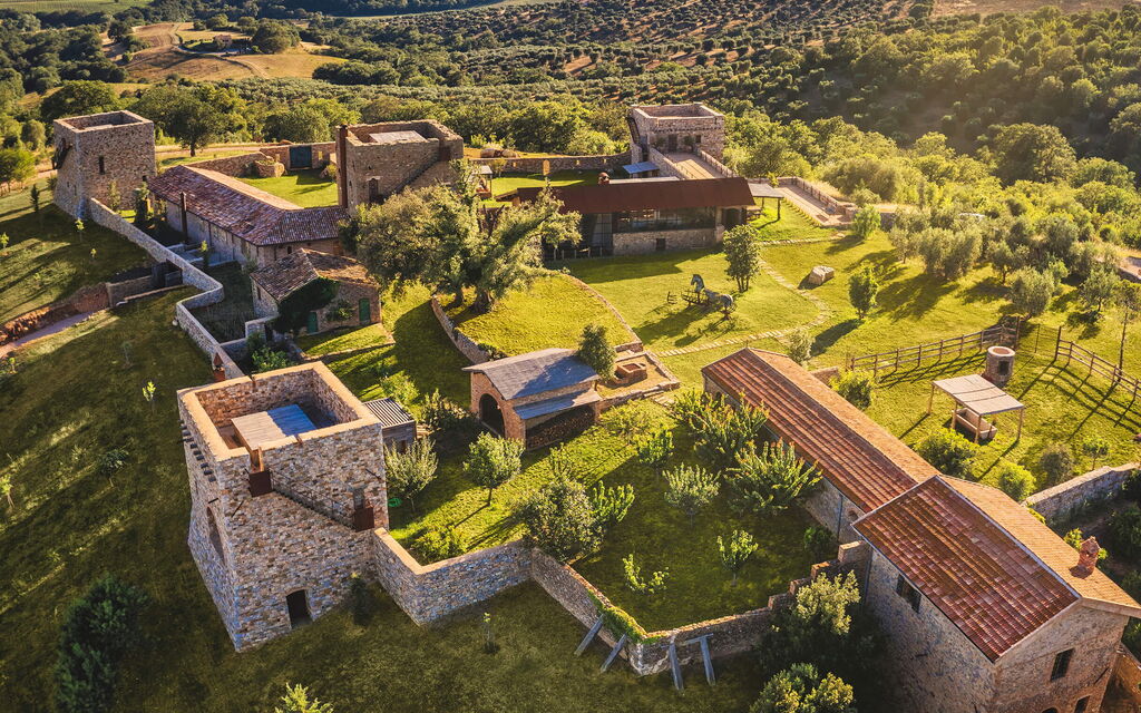 Villa Monte Argentario: Attività, Balcone / Terrazza / Patio, Benessere, Caratteristiche, Estate, Esterni, Giardino, Piscina, Primavera, Servizi, Vista Panoramica